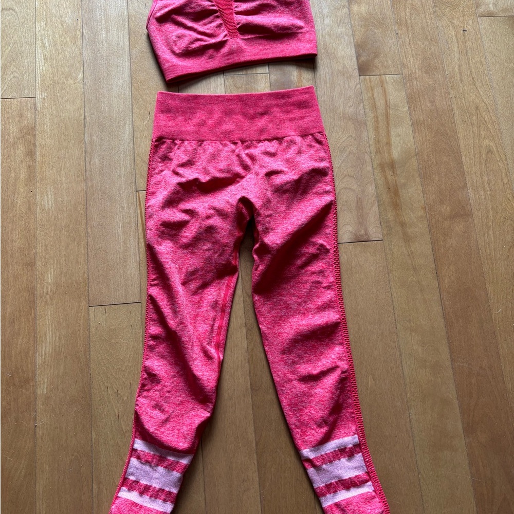 Gorgeous Buffbunny work out set. Size small.